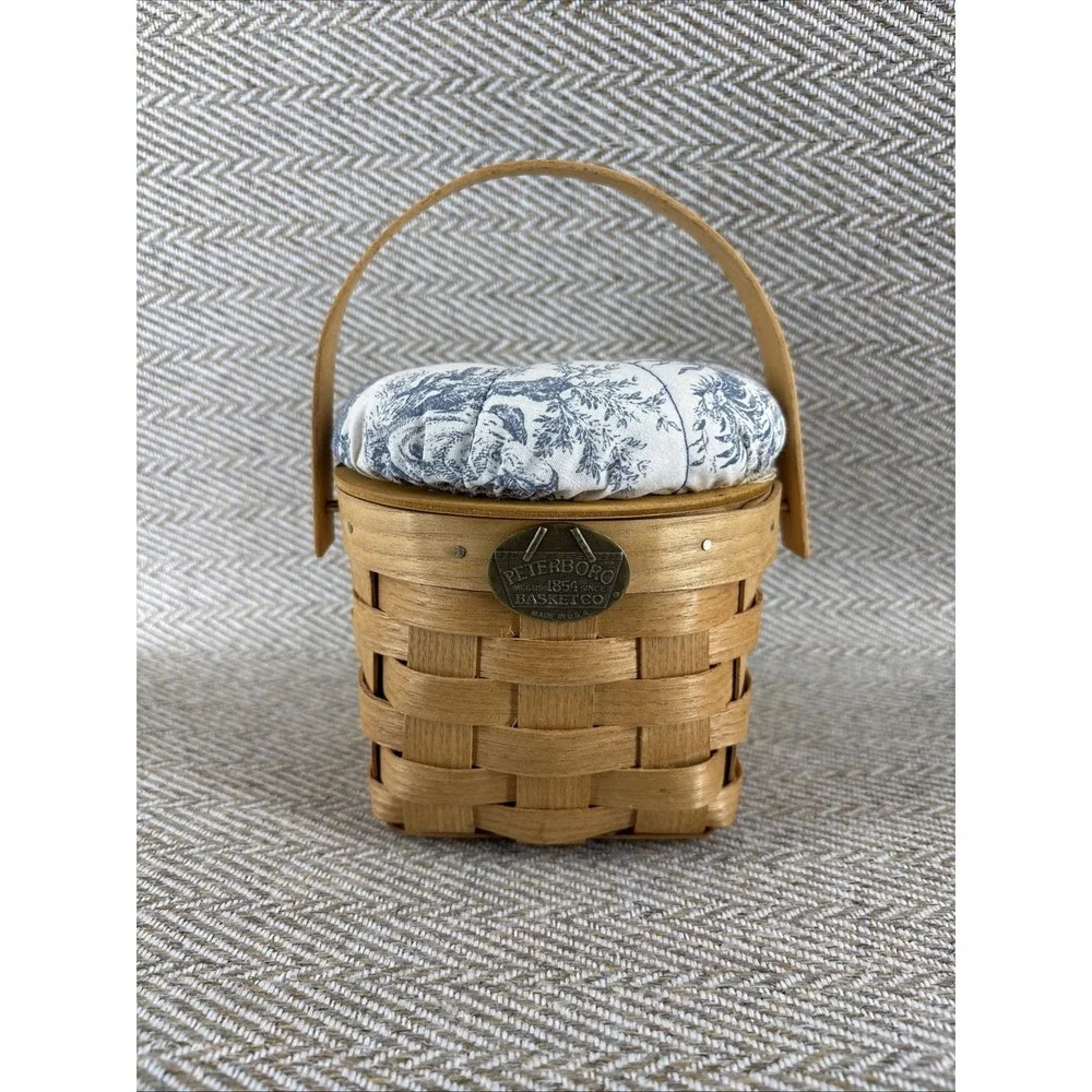 Peterboro Basket Co 5" Round Basket with Swing Handle and Toile Lid Protector - Picture 1 of 10